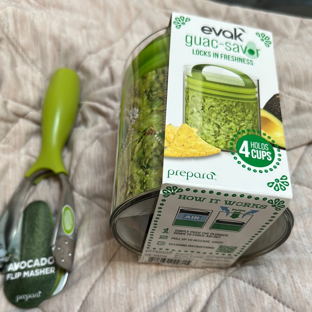 Green Guac-Saver with Avocado Flip Masher